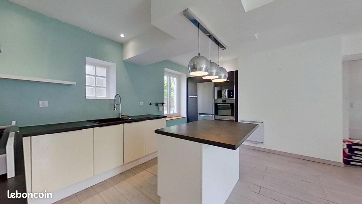 Maison 4 pièces 94 m² · à Charbonnières-les-Bains · 94 m² · 1 490 €