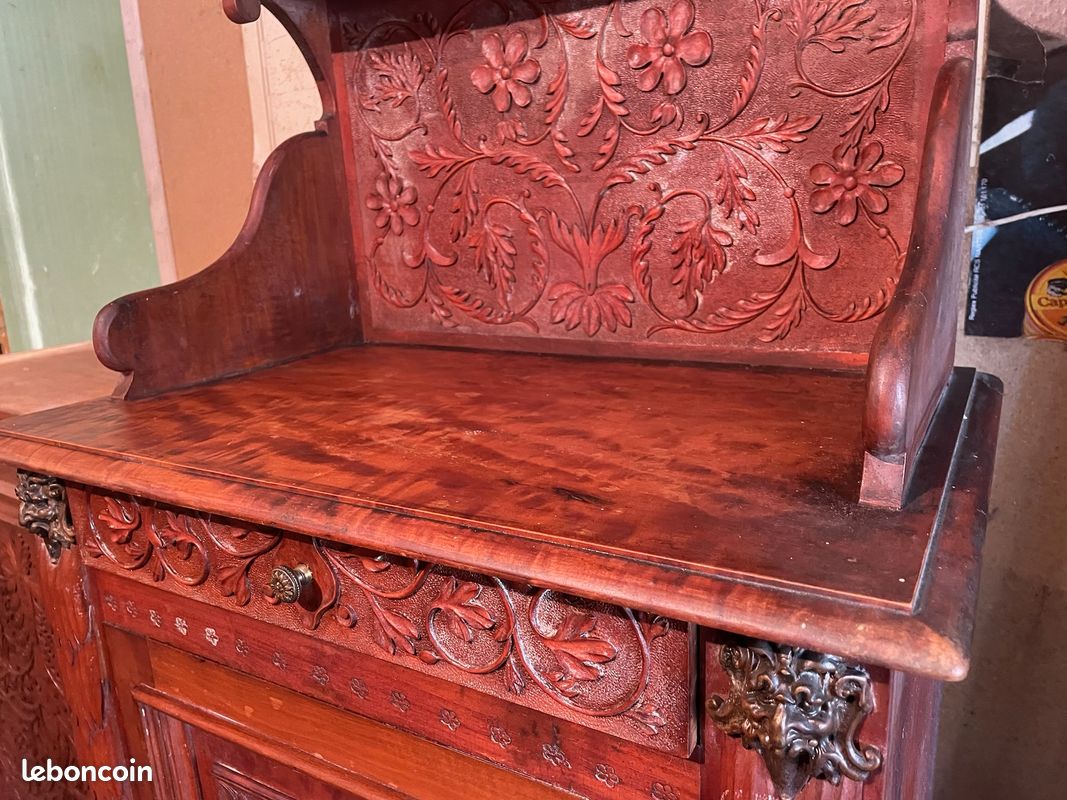 Beau meuble d'appui petit buffet très richement et finement sculpté signé et estampillé (image 7)