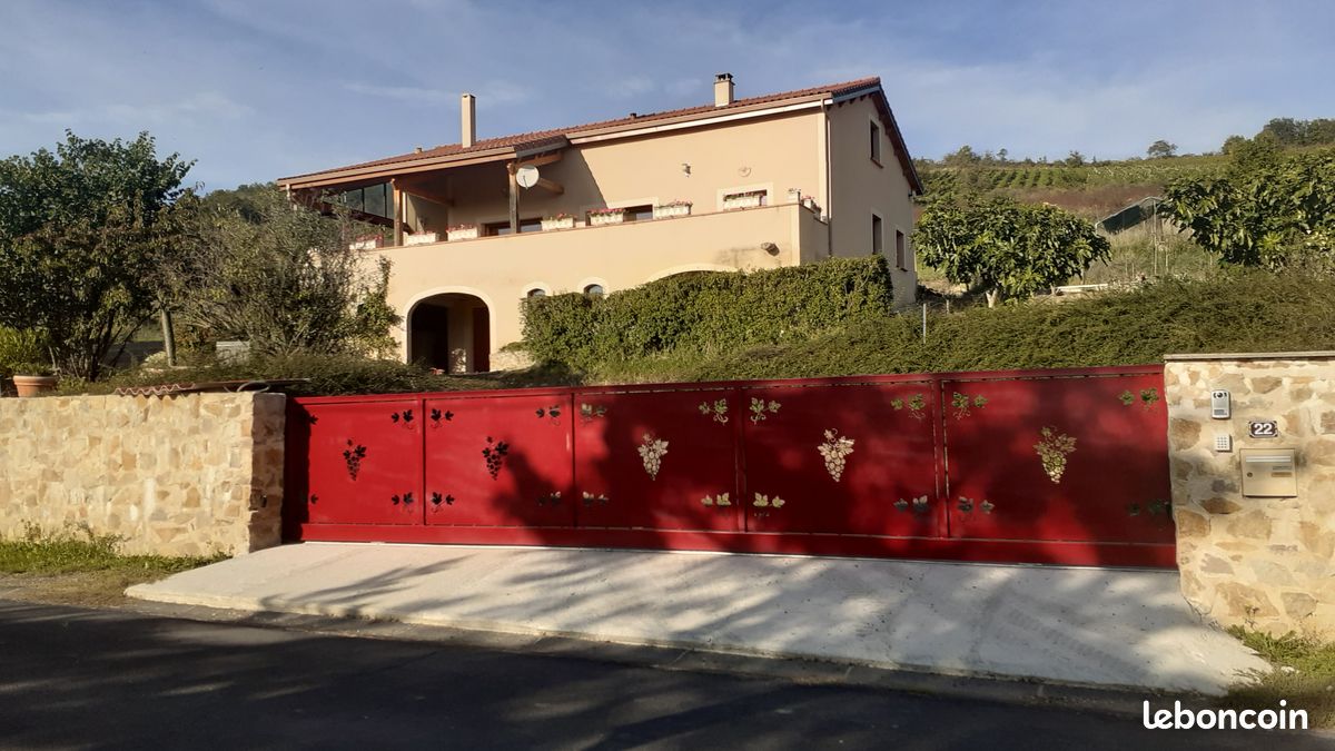 Maison 7 pièces 160 m² · à Boudes · 160 m² · 300 000 €