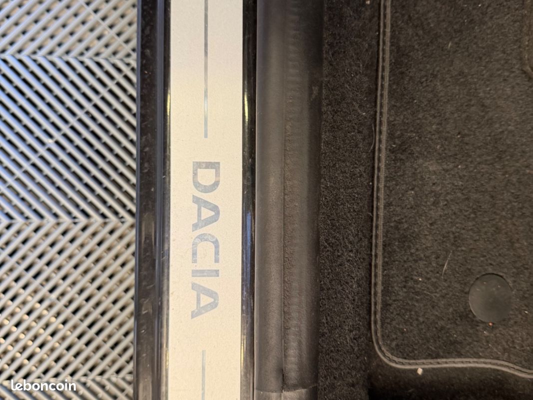 DACIA LOGAN MCV TCe 90 Ambiance / Ecran / Régulateur et limiteur de vitesse / Distribution / (image 42)