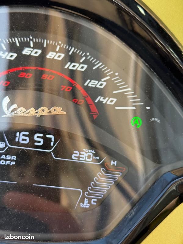 Vespa GTS 125 SUPER SPORT - Série Jaune Mat • 200 km • G (image 4)