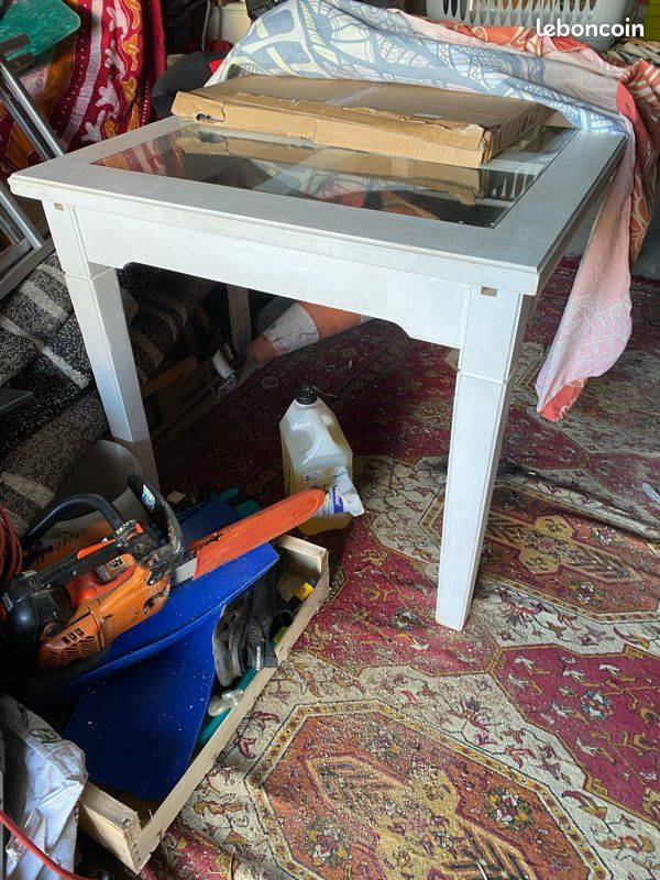 Table à manger avec 6 chaises (image 1)