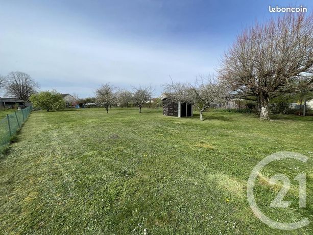 Terrain 1 700 m² Le Poinconnet
