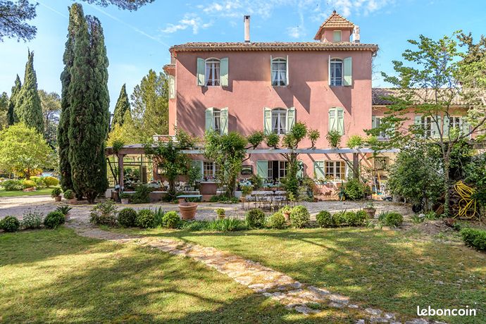 Maison 15 pièces 648 m²