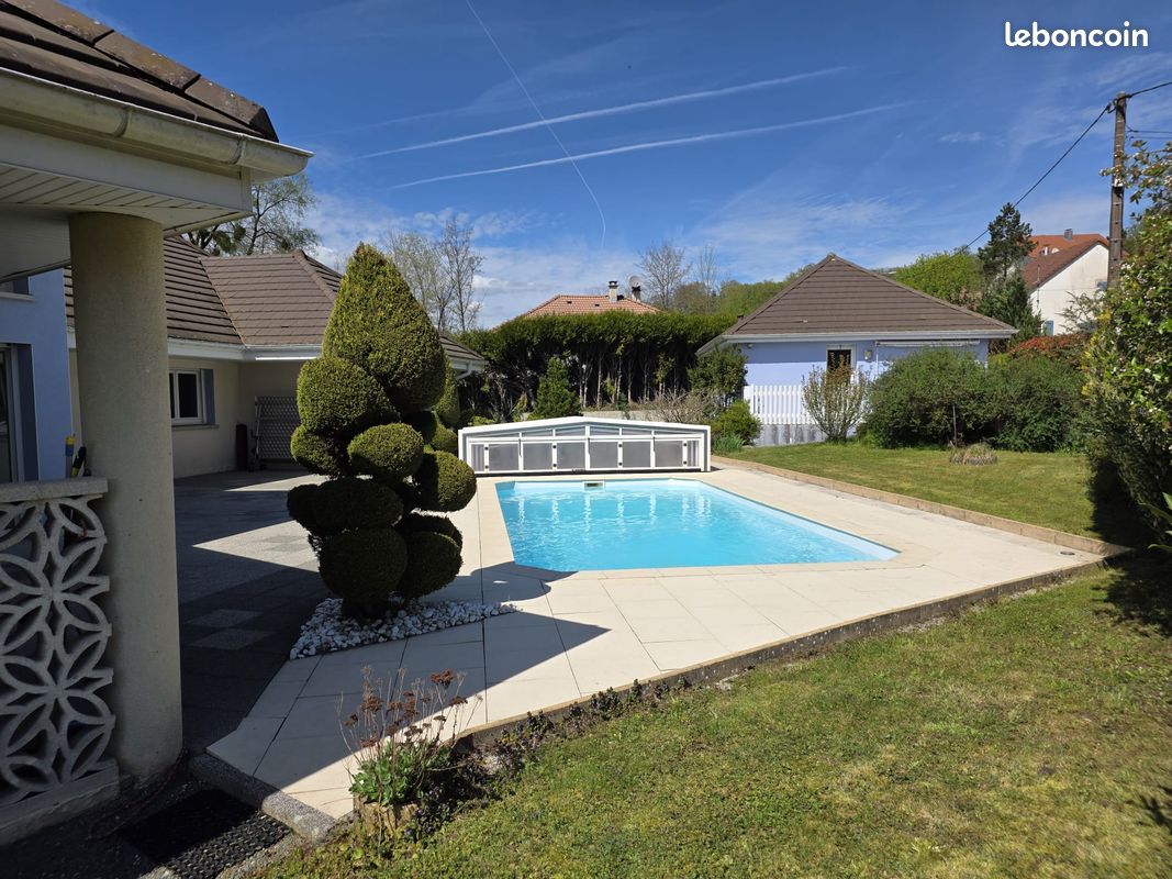 Maison 8 pièces 237 m² · à Dung · 237 m² · 389 999 €