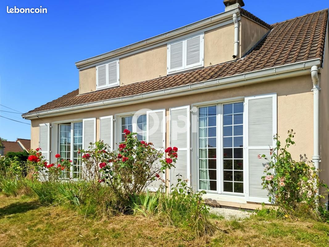 Maison 6 pièces 125 m² · à Fosses · 125 m² · 318 000 €
