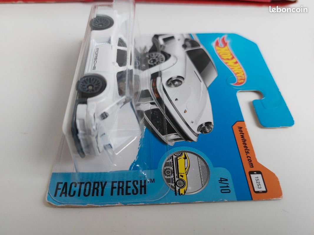Hot Wheels Porsche 934.5 Factory Fresh (image 2)