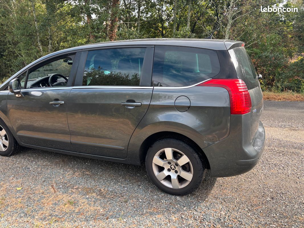PEUGEOT 5008. 1L6 HDI . 6 cv. 116 cv. AN 09/2016 (image 4)
