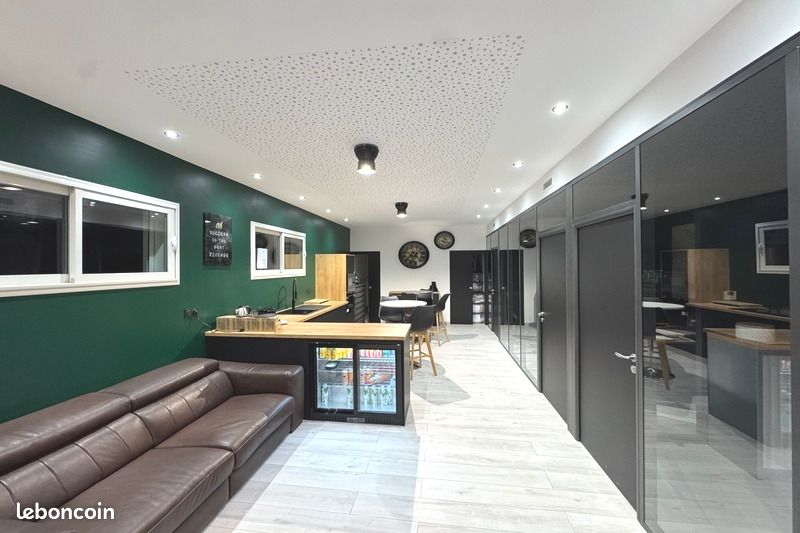 Local d'activité 900 m² (image 11)