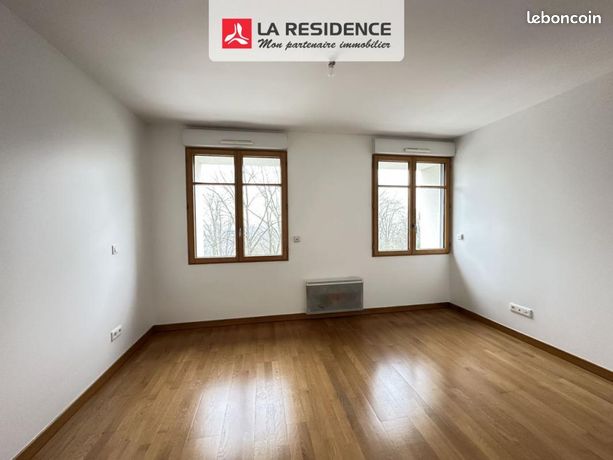 https://img.leboncoin.fr/api/v1/lbcpb1/images/20/41/3f/20413fd7164a5c399e44eecf5f89d175992ebea7.jpg?rule=ad-image
