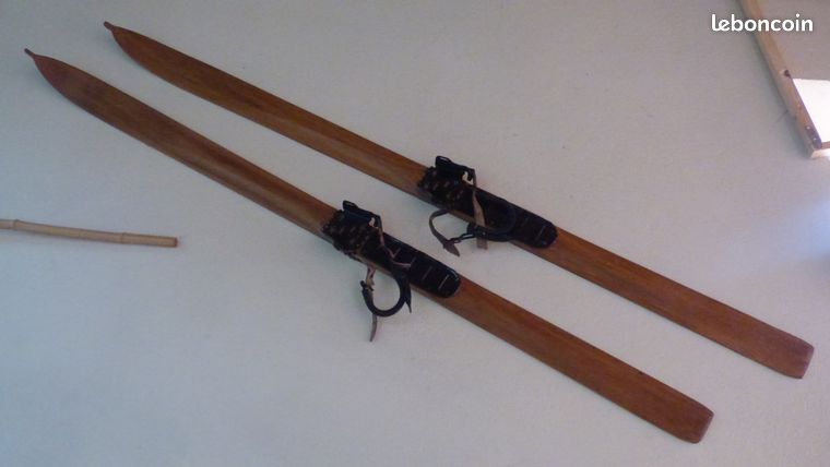 Paire De Skis Anciens En Bois - Décor Vintage - Occasion