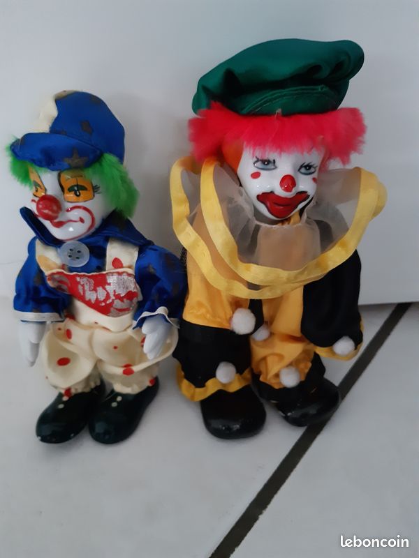 Clowns (image 1)