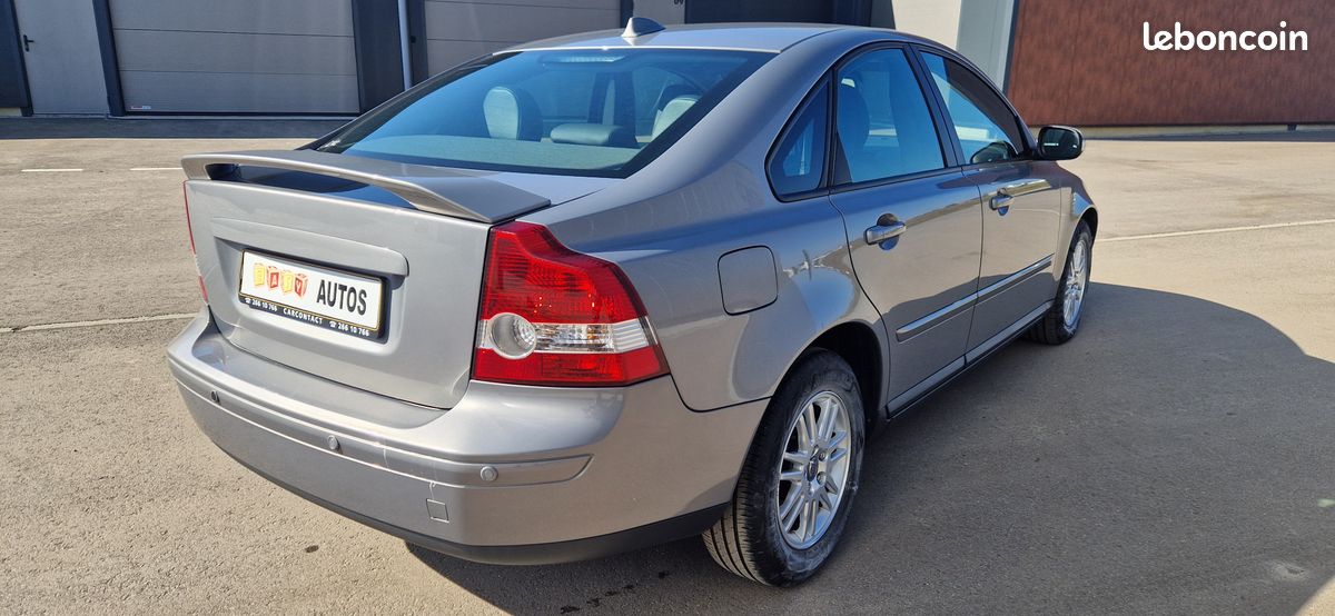 VOLVO S40 II 1.6 D, 110ch Summum Edrive, 03/2007, 105100km, Carnet complet (image 3)