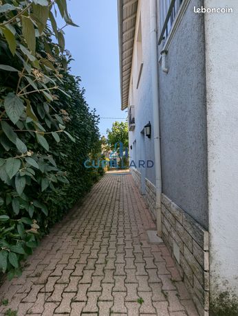 https://img.leboncoin.fr/api/v1/lbcpb1/images/20/49/f0/2049f0e8a7e0ab7e2c01b0f979c3701b68668344.jpg?rule=ad-image