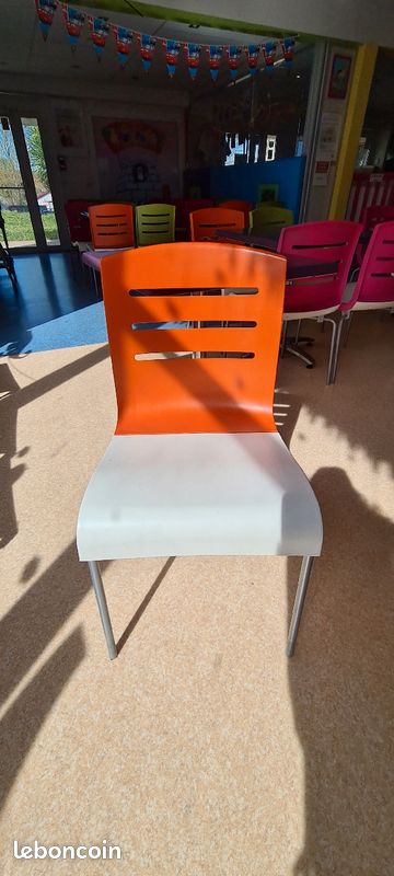 Chaises colorés (image 2)