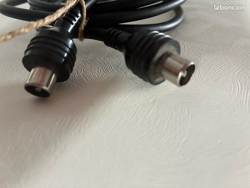 Câble Antenne TV Coaxial Mâle / Femelle Noir – 1m50 (image 2)