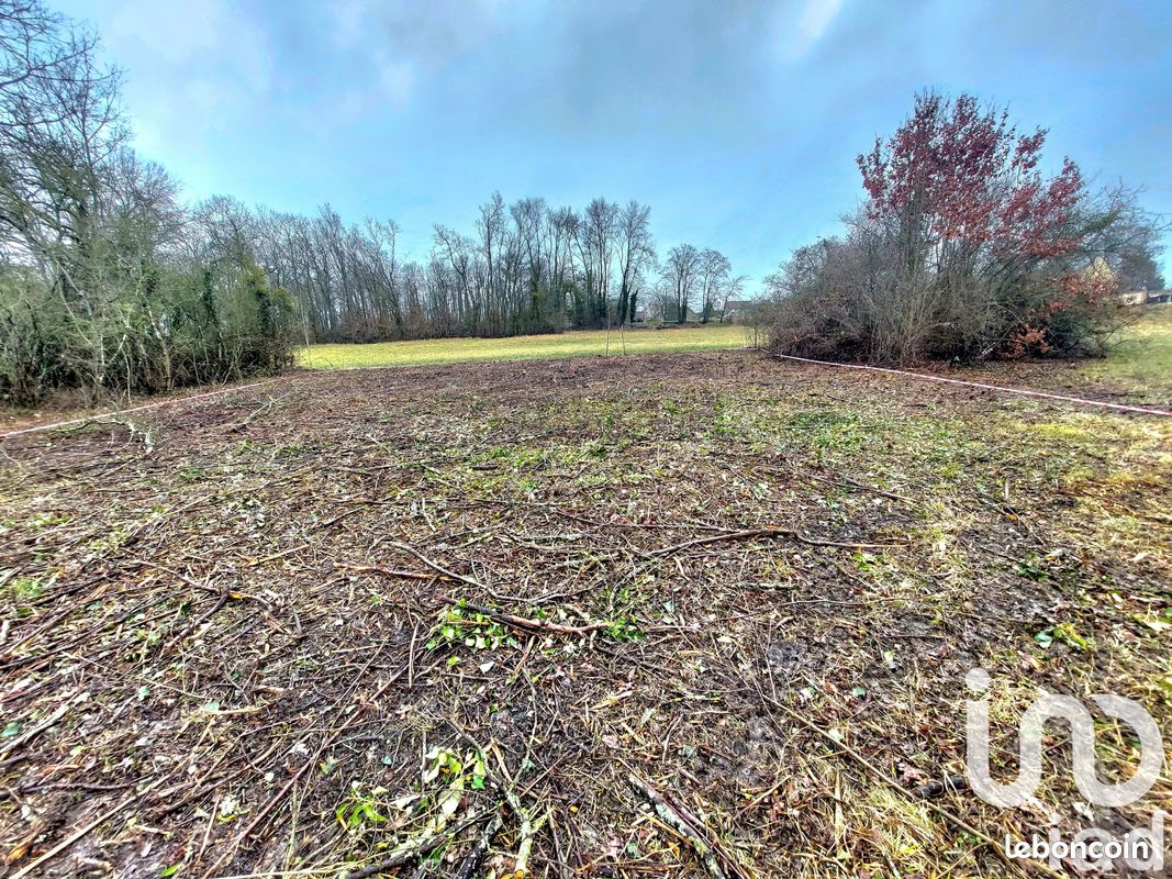 Terrain 3738 m² · à Jouy-sur-Morin · 3 738 m² · 230 000 €
