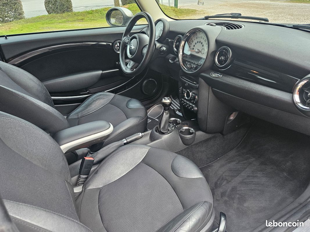 Mini Cooper D 112 CH Très Bon Etat... (image 9)
