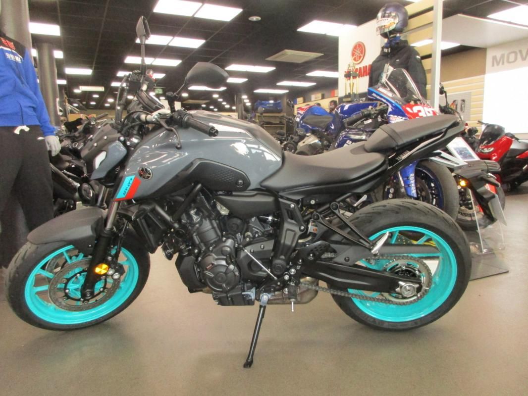 Moto YAMAHA MT-07 (47.5CV)/ CYAN STORM neuve