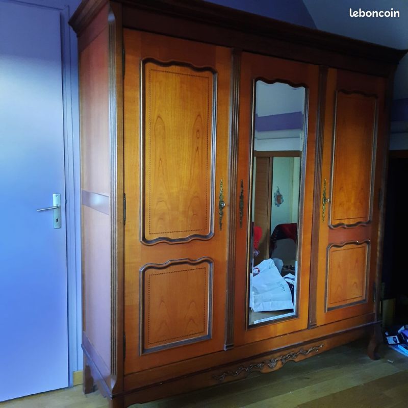 Armoire en bois de merisier (image 1)