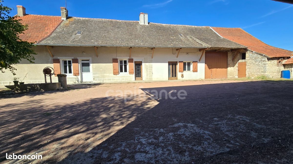 Maison 1 pièce 140 m² · à Épervans · 140 m² · 189 000 €