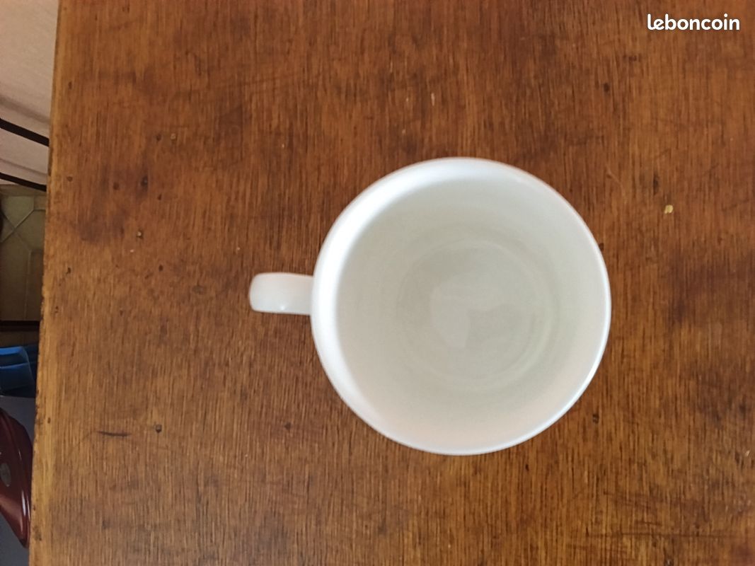 Mug en porcelaine fine « Cat Lovers » de Roy Kirkham présente une délicate illustration rétro de chats et de chatons jouant avec des pelotes de laine (image 5)