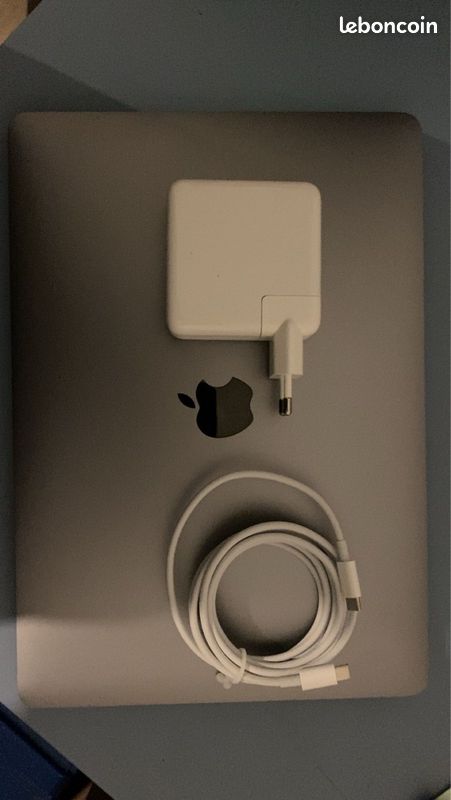 Mac book 2022 (image 1)