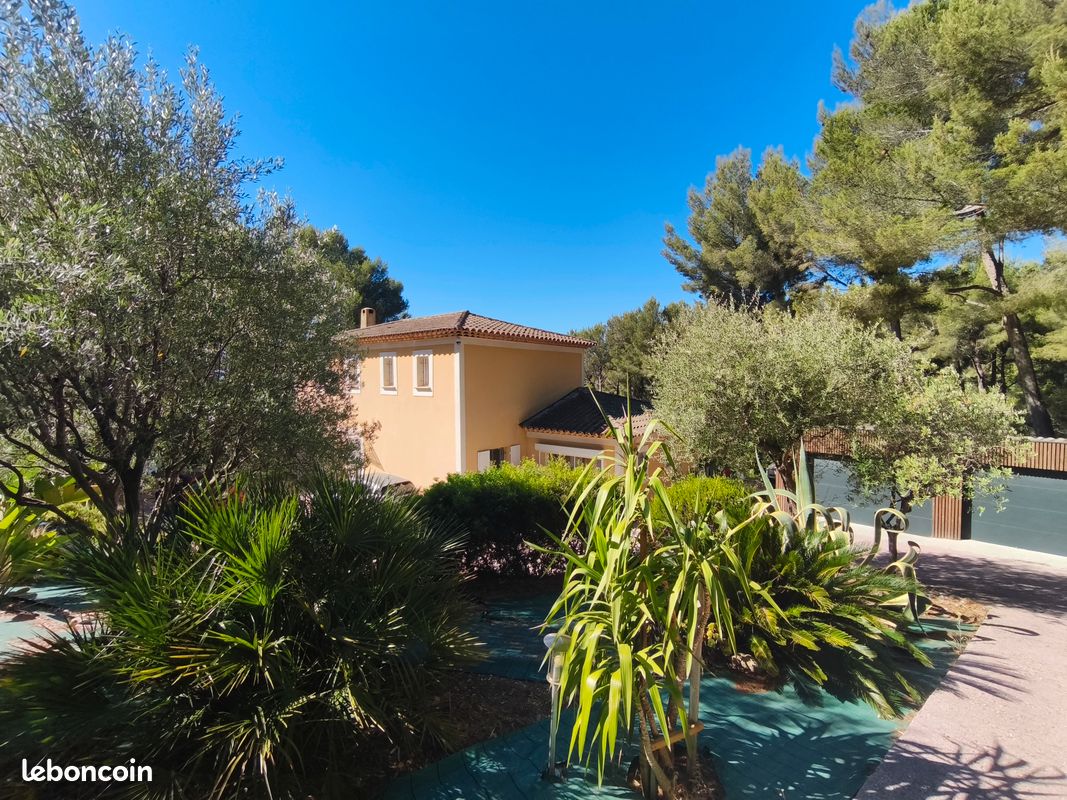 Maison 7 pièces 172 m² · à Sanary-sur-Mer · 172 m² · 1 195 000 €