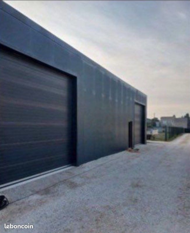 Hangar (image 1)