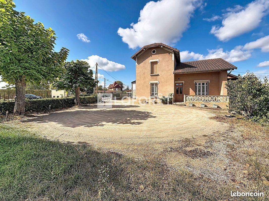 Maison 7 pièces 110 m² · à Montrevel-en-Bresse · 110 m² · 192 000 €