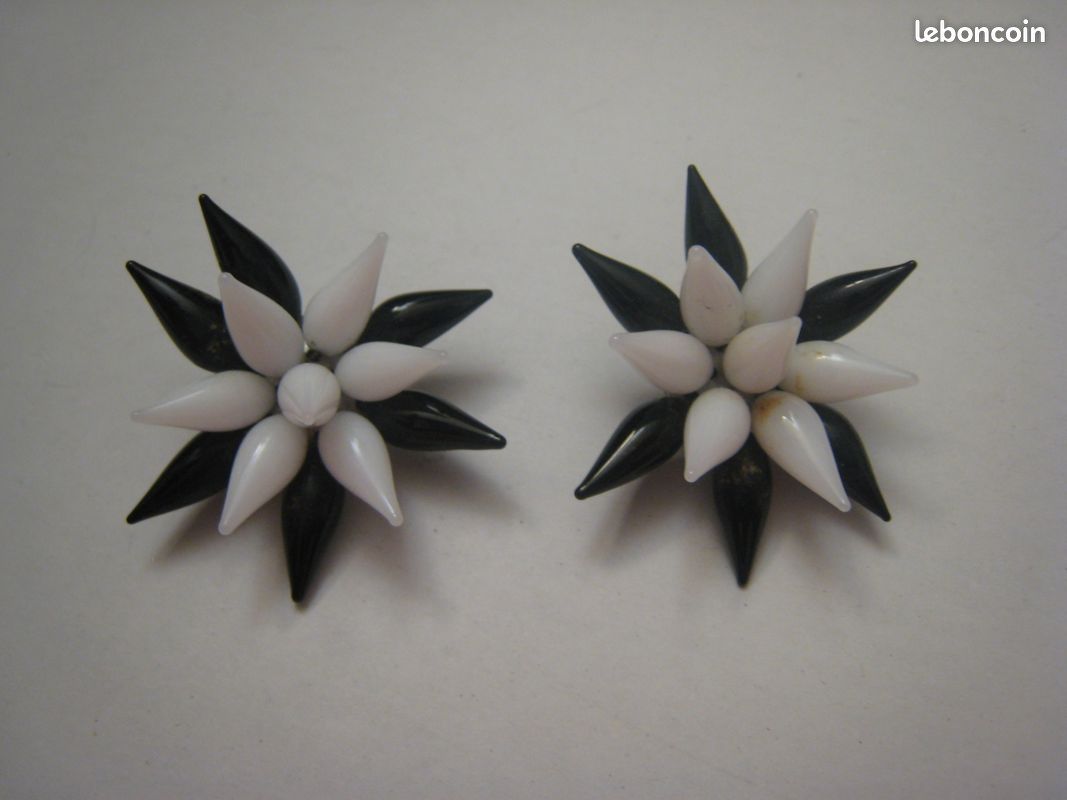 Boucles d'oreille clips CHRISTIAN LACROIX Vintage en métal doré