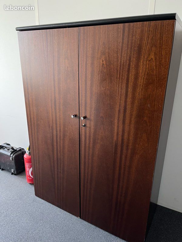 Armoire en bois (image 1)