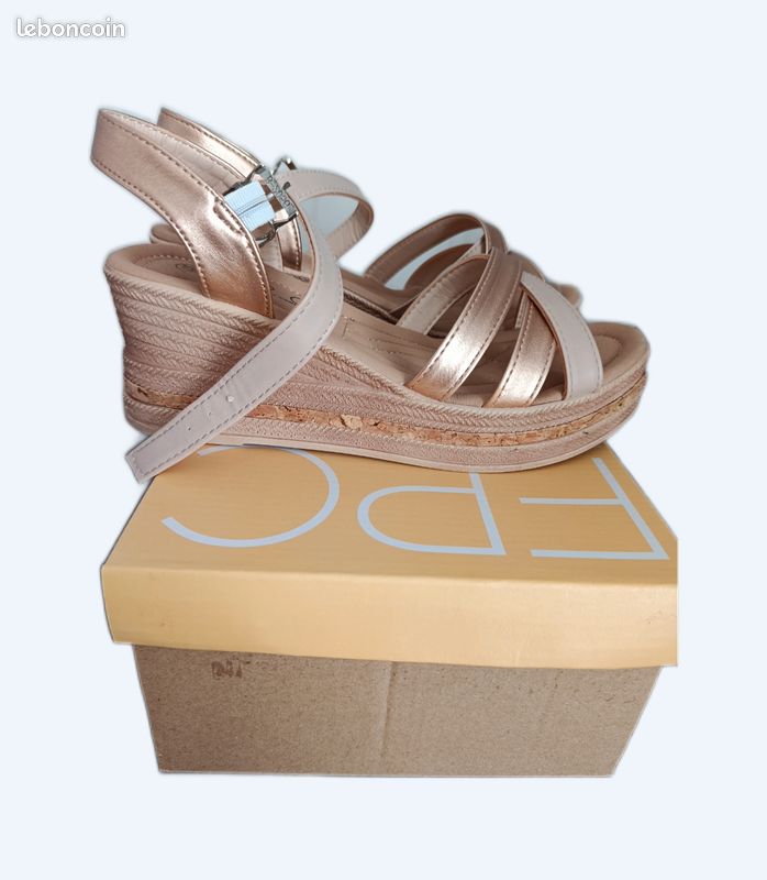 Nue pied femme (image 1)