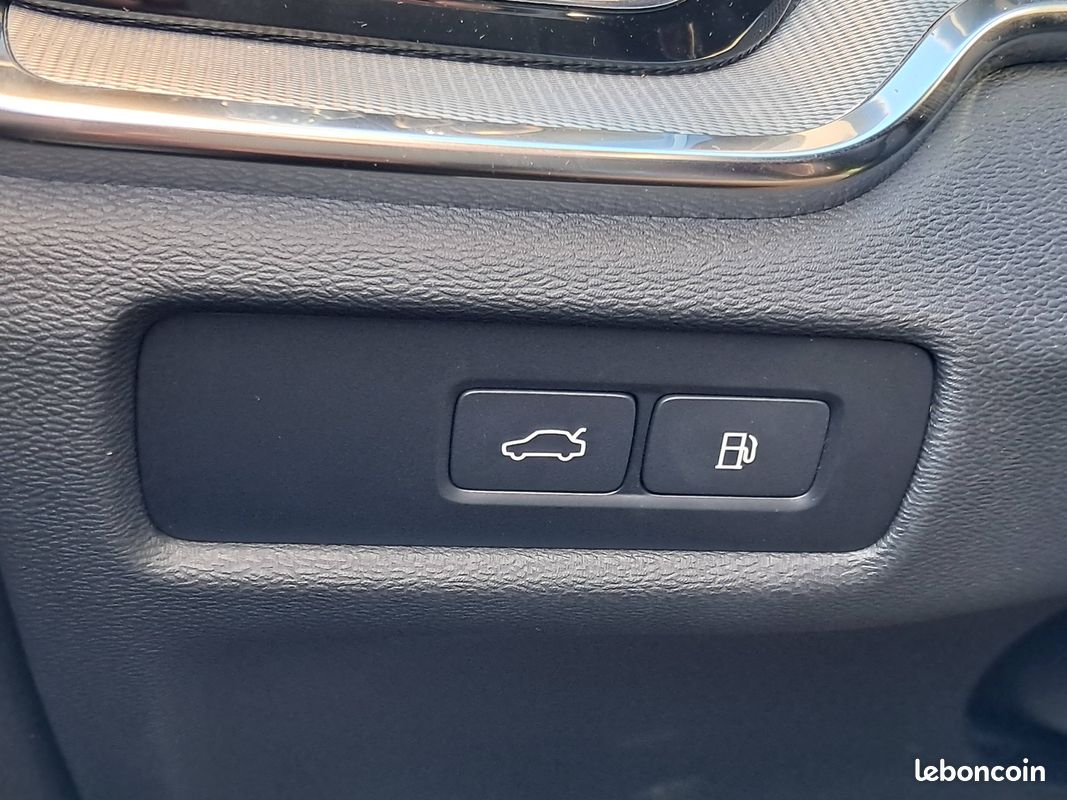 VOLVO V60 T6 AWD Hybride Rechargeable 253 ch + 145 ch Geartronic 8 Plus Style Dark (image 31)