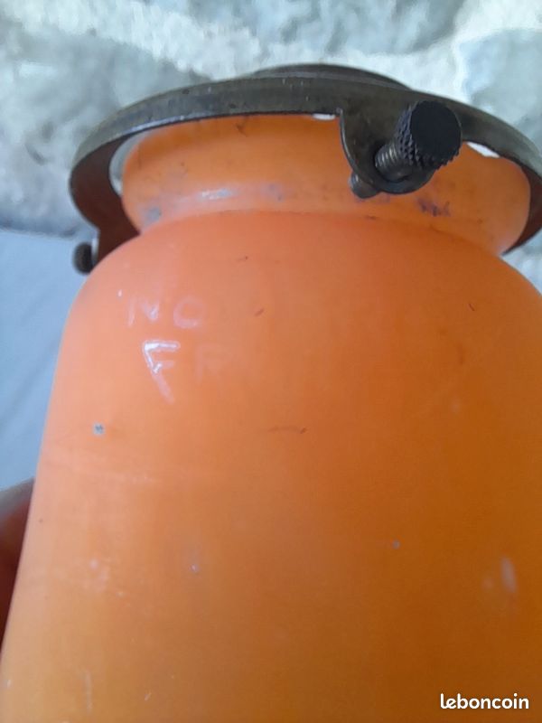 Tulipe en verre avec sa griffe (image 2)
