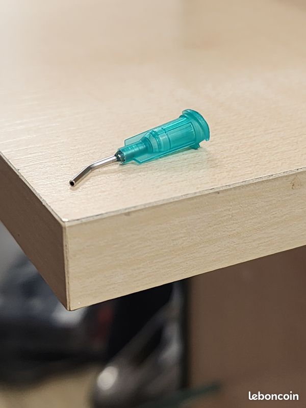 Aiguille coudée neuve, 3.5 cm, compatible seringue doseuse (image 1)