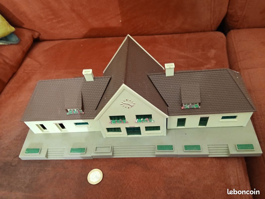 Maquette 19 : gare de Maintenon, Jouef, Ho, 1/87 - Modélisme