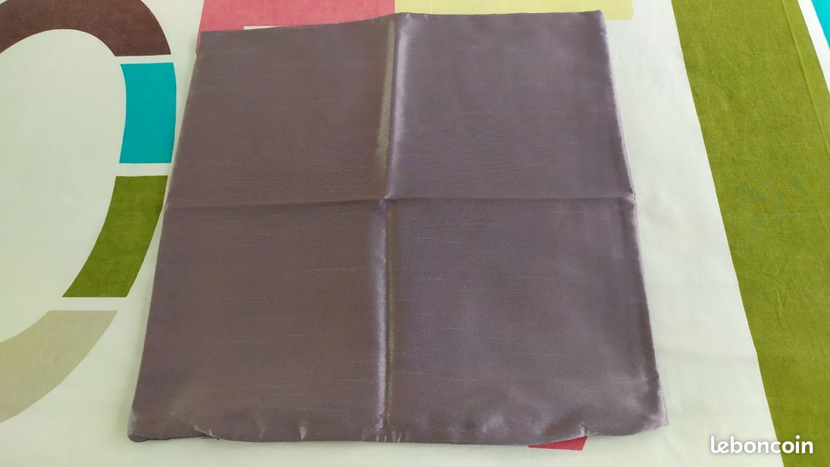 Lot de 4 coussins rembourrés - Violet marron 16 x 16 po. 40 x
