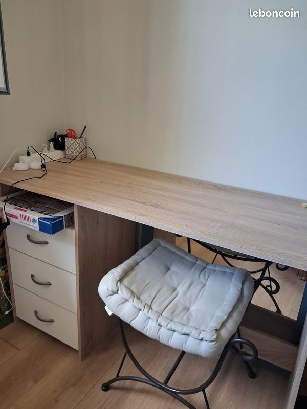 Bureau (image 1)