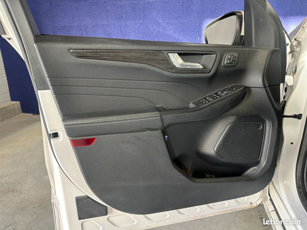 Ford kuga vignale 2.5i duratec 225 ch hybride rechargeable phev 2021 (image 30)