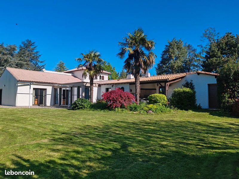 Maison 12 pièces 334 m² (image 1)
