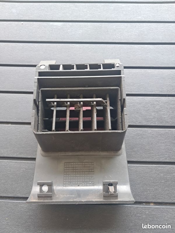 Grille d'aération gris peugeot 205 gti (image 3)