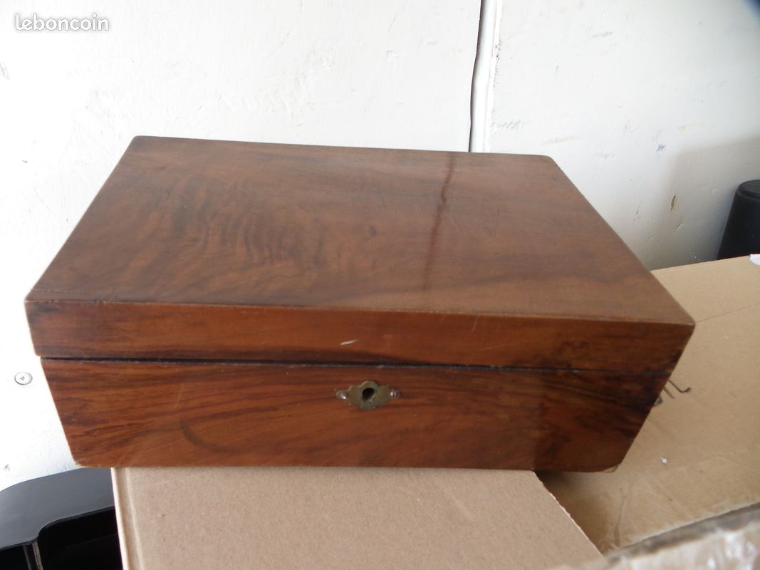 Boîte ancienne en bois avec casier - Factory Vintage