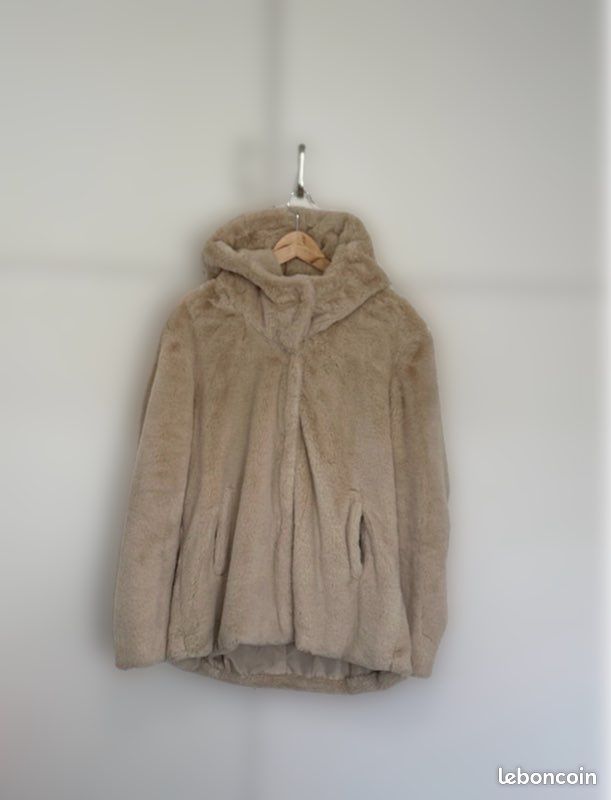 Manteau fausse fourrure (image 1)