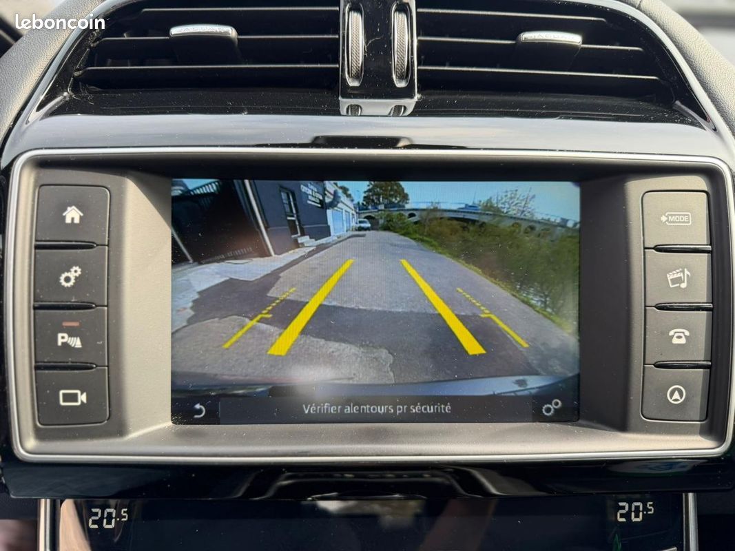 JAGUAR XE 2.0 D - 180 - BVA - AWD BERLINE R-Sport PHASE 1 (image 19)
