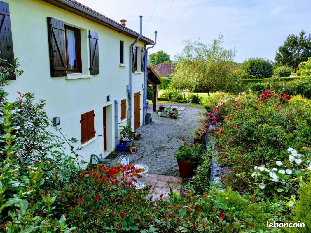 Maison 154 m² Confolens - Confolens 16500 (image principale 0)