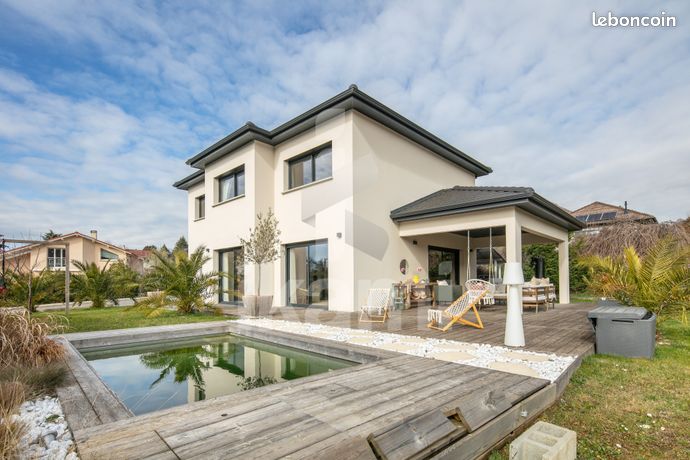 Propriété 6 pièces 153 m²