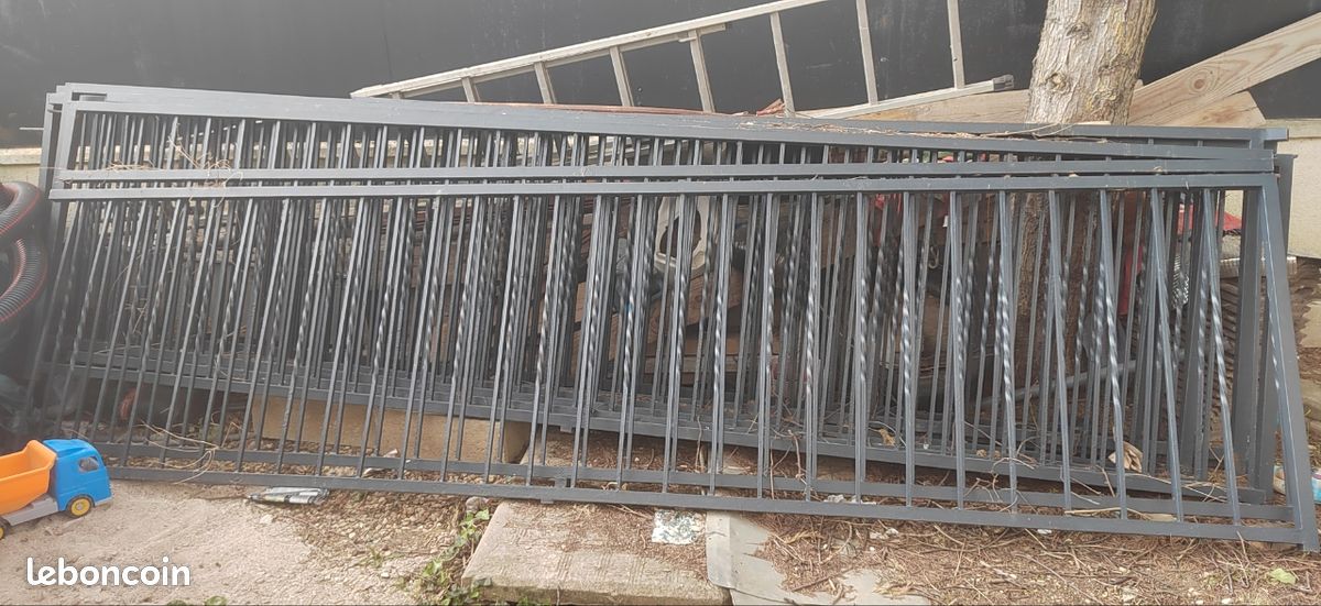 Balustrade d'extérieur en fer forgé (image 1)