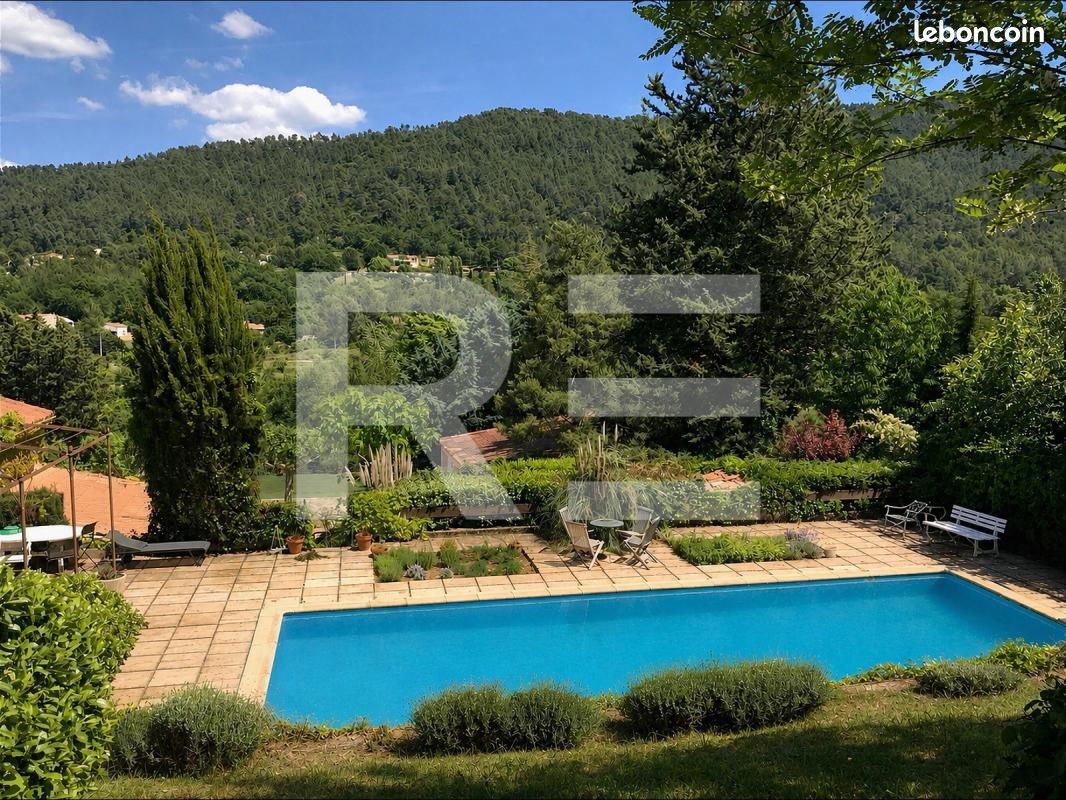 Propriété 7 pièces 202 m² (image 2)