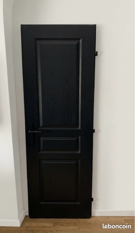 Porte d'intérieur noire (image 1)